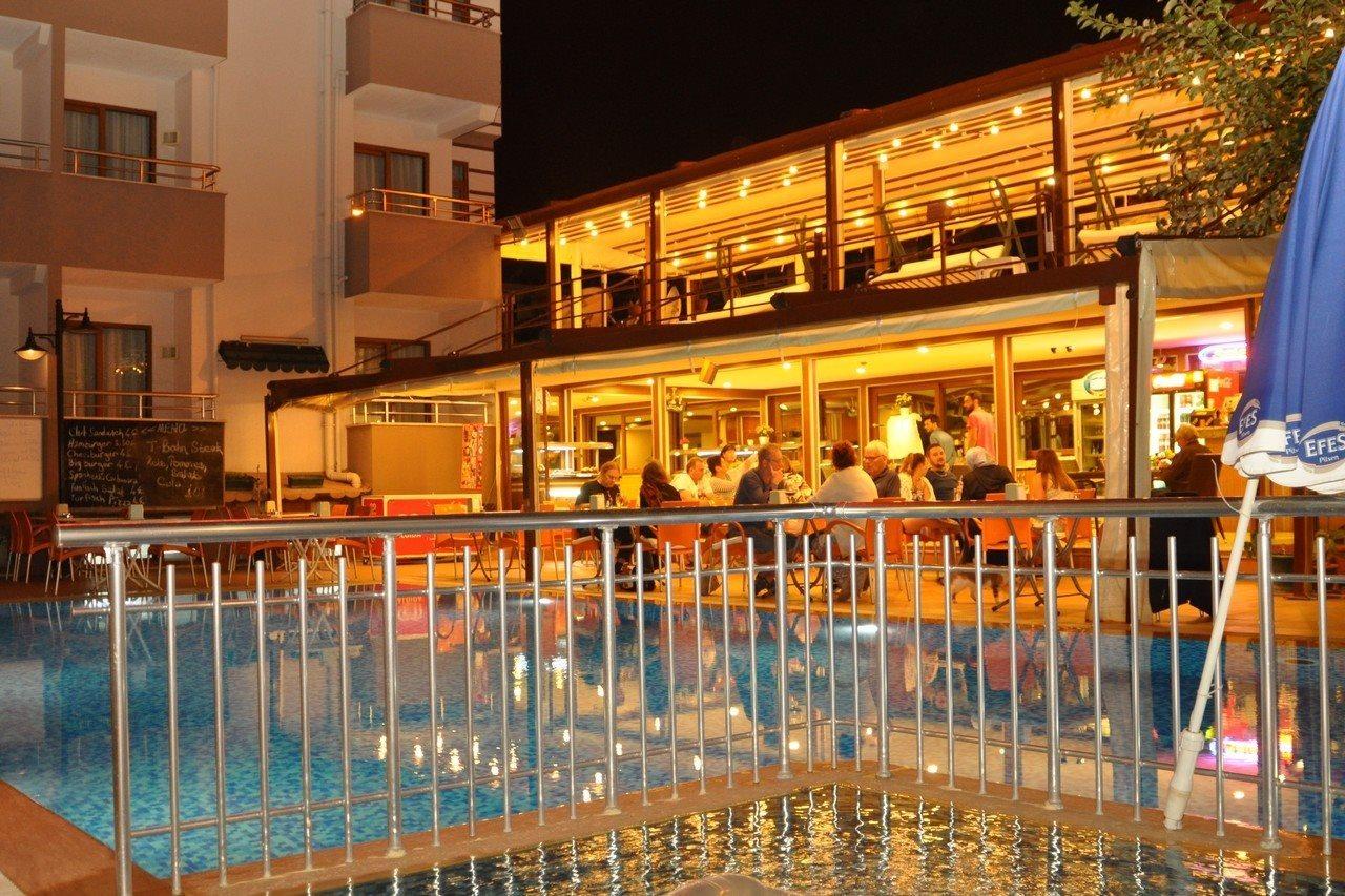 Selenium Hotel Side